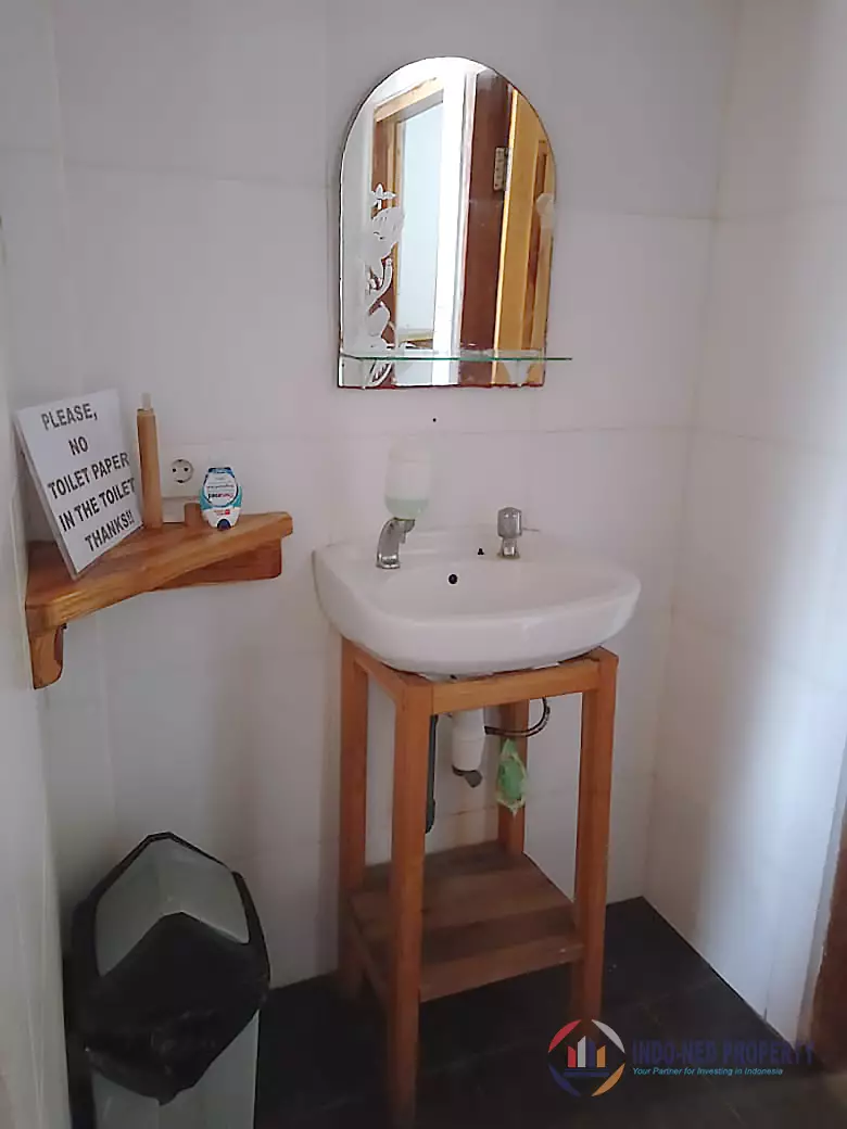 villa-surga-sumbawa-bathroom-2